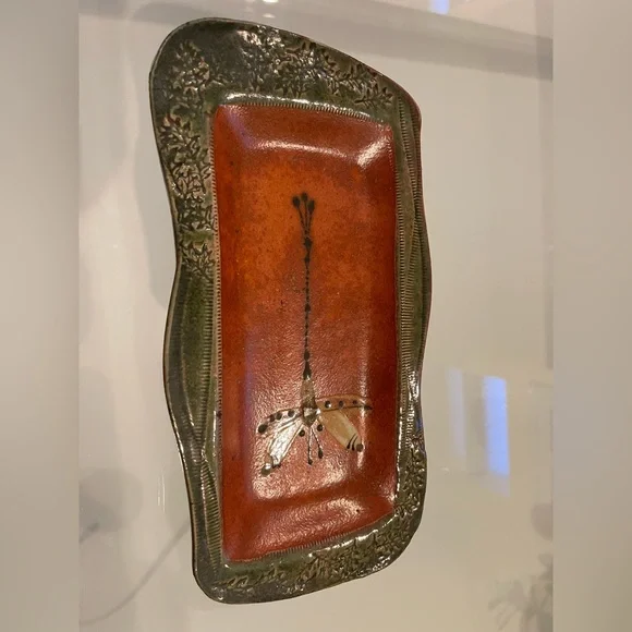 Pottery and Tile Dragonfly plate Brand :Avenue and Tile pottery
